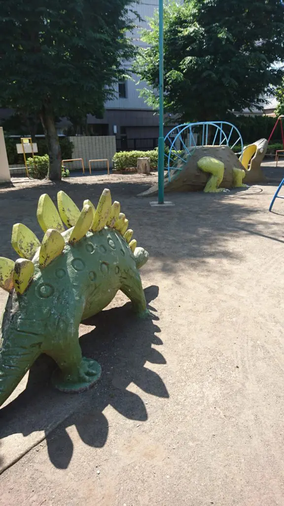 恐竜像ほんごう公園八王子市遊具