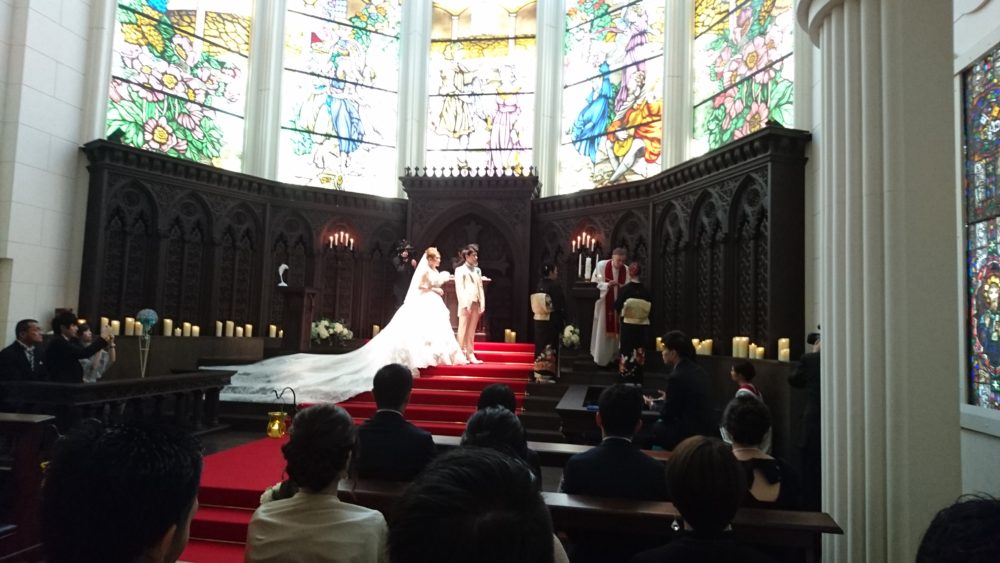 チャペルでの結婚式の様子　カサ・デ・アンジェラ青山（Casa d' Angela Aoyama）